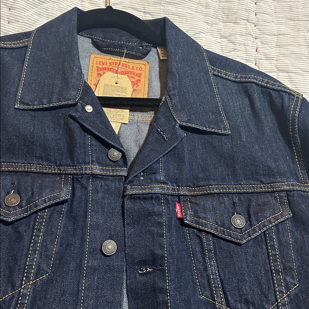 Levi’s denim jacket new w/ tags - Picture 2 of 4